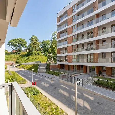 Quiet With Parking Near The Center By Renters Gdaňsk