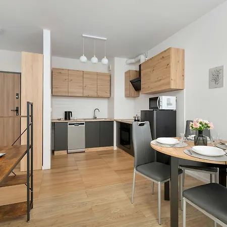Quiet With Parking Near The Center By Renters