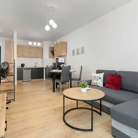 Quiet With Parking Near The Center By Renters Apartmán Gdaňsk
