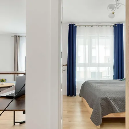 Quiet With Parking Near The Center By Renters Apartmán *