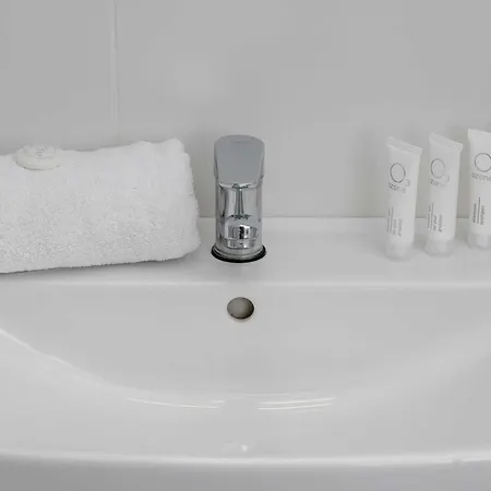 Quiet With Parking Near The Center By Renters Apartmán *