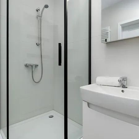 Quiet With Parking Near The Center By Renters